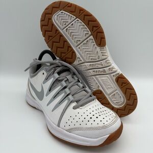 Women’s Nike Vapor Court Tennis Shoes Gray White Athletic Sneakers Size 8.5